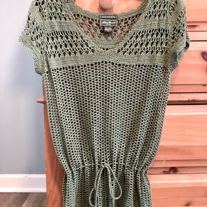 Perfect summer top! Dress up or down with jeans or shorts.